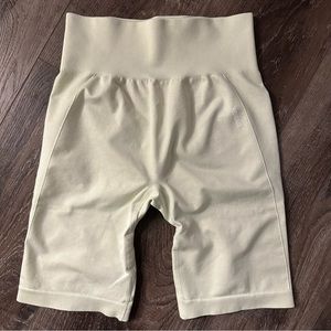 Gymshark NWT Women's Light Green Marl FLEX Cycling Shorts, Size Medium